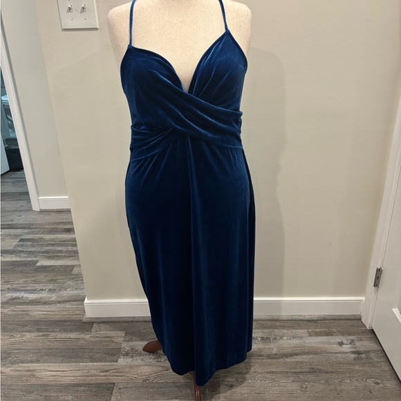 Eloquii Dresses & Skirts - Eloquii Blue Sequin Wrap Midi Dress
